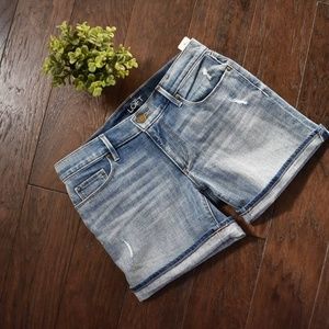 Sz 26 | Loft | light wash short